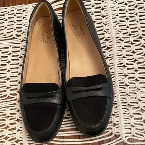 NATURALIZER FINLEY BLACK LEATHER FLATS